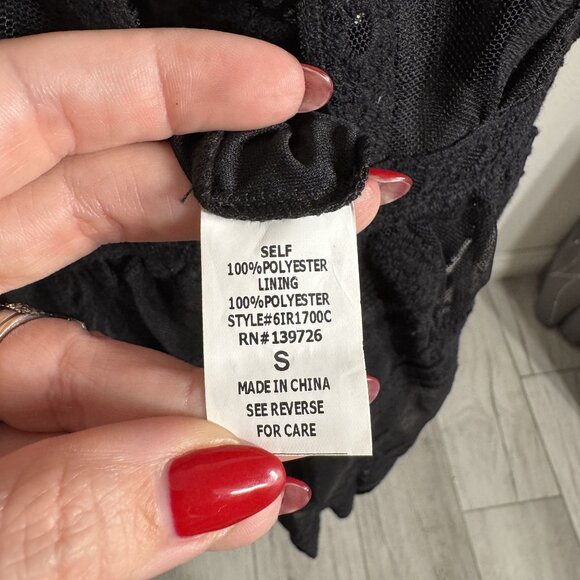 Black Lace Short-Sleeve Romper With Sheer Details & Intricate Embroidery Polyest - Picture 4 of 6